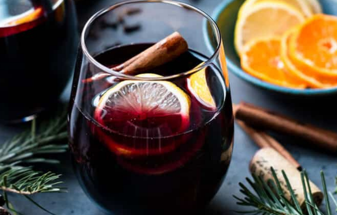 Cum să atragi mai mulţi clienţi cu un vin fiert cu scorţişoară?